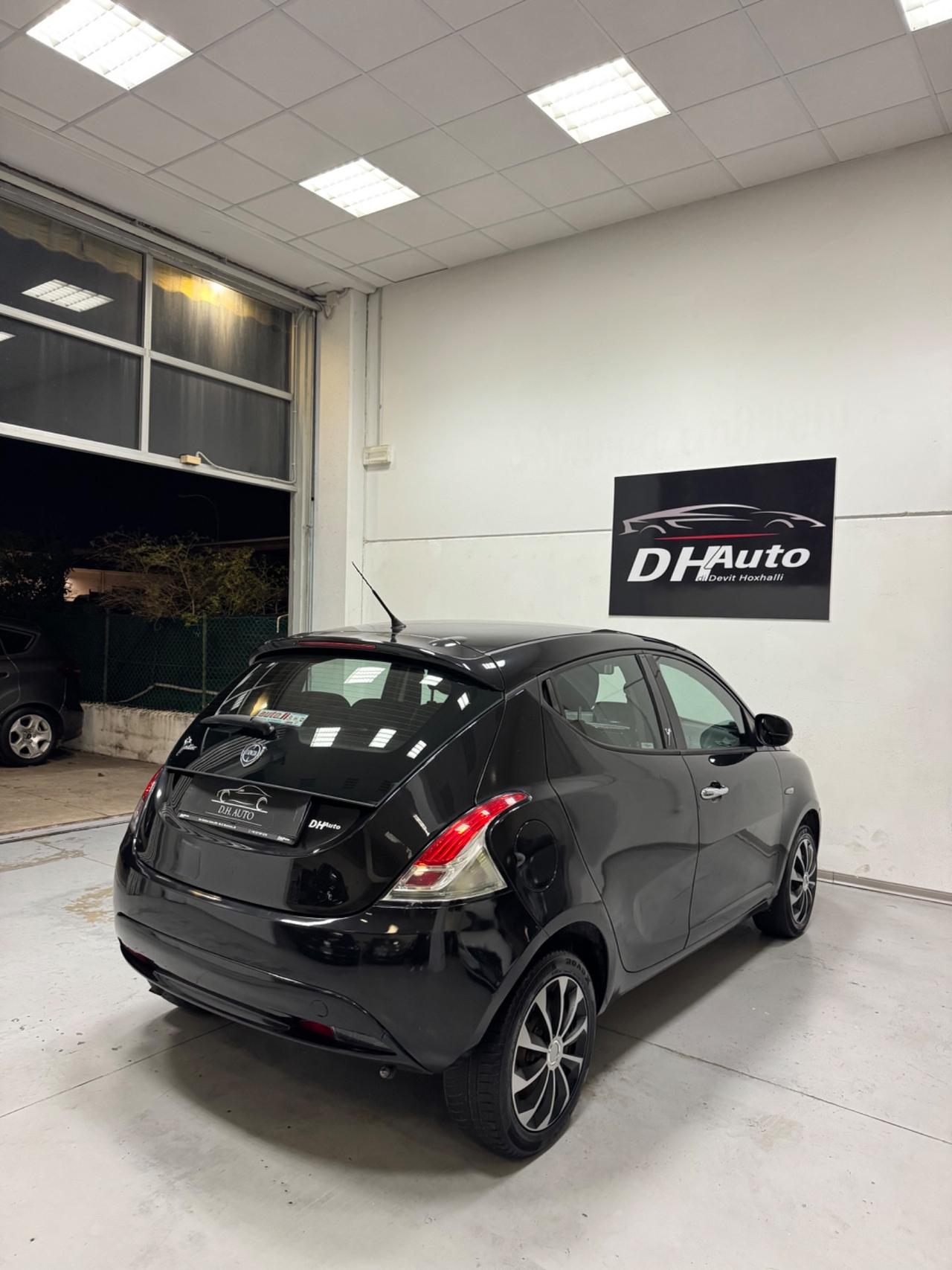 Lancia Ypsilon 1.2 69 CV 5 porte Platinum