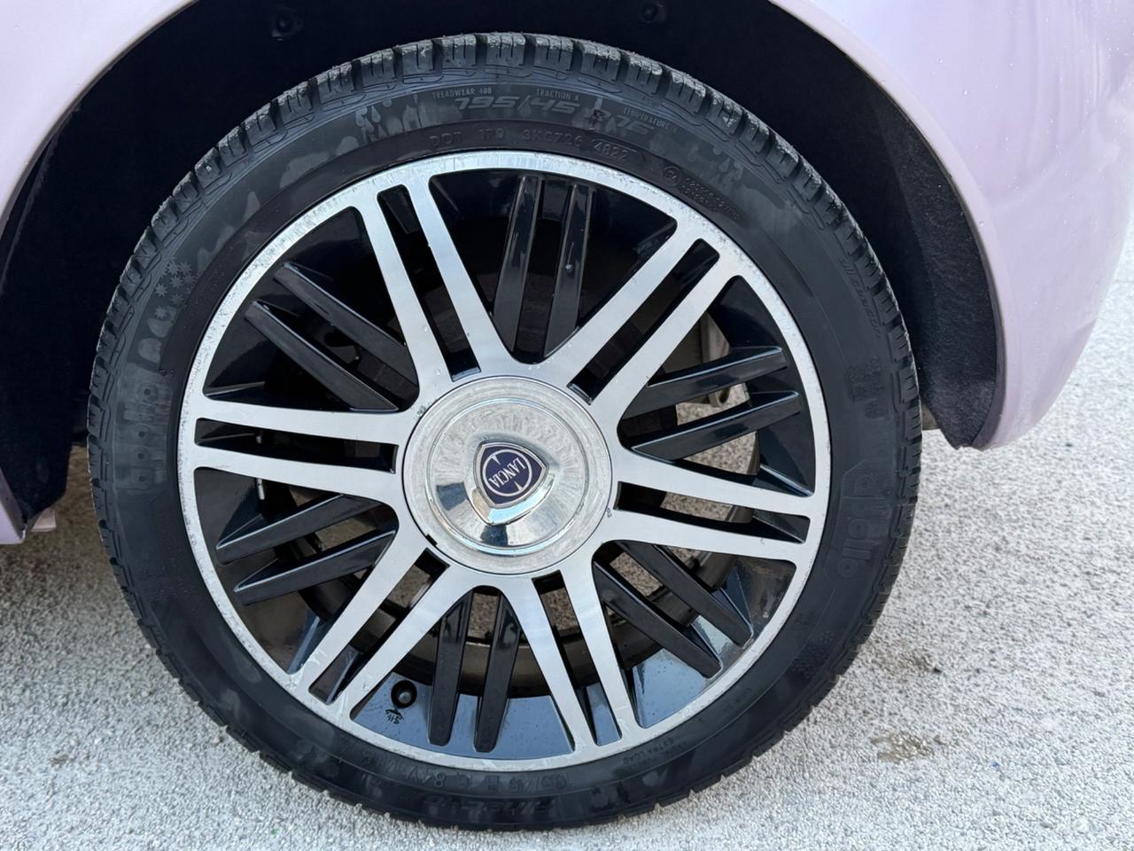 Lancia Ypsilon 1.3 MJT 75 CV ELLE