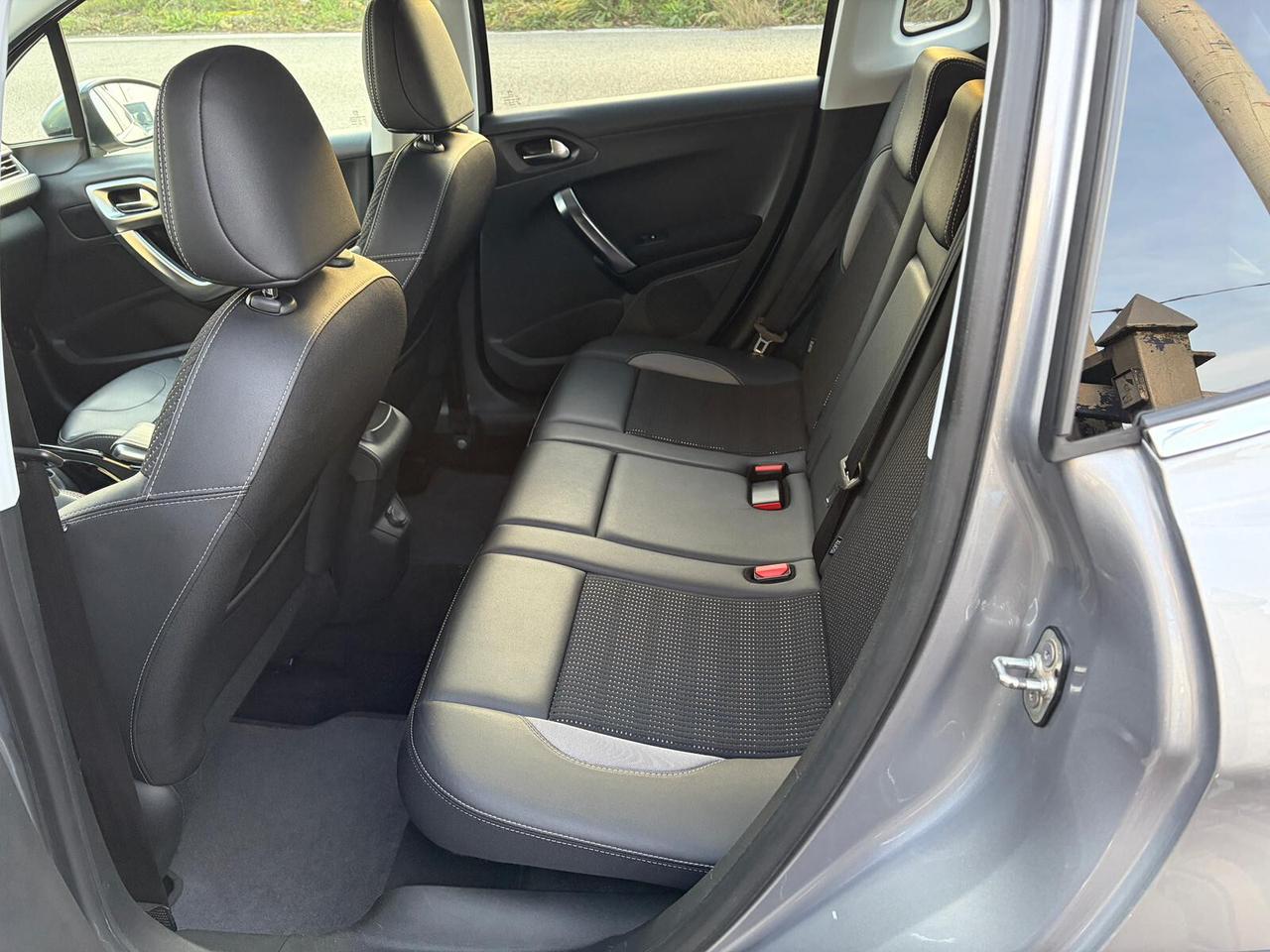 Peugeot 2008 1.6 BlueHDi 100CV Allure