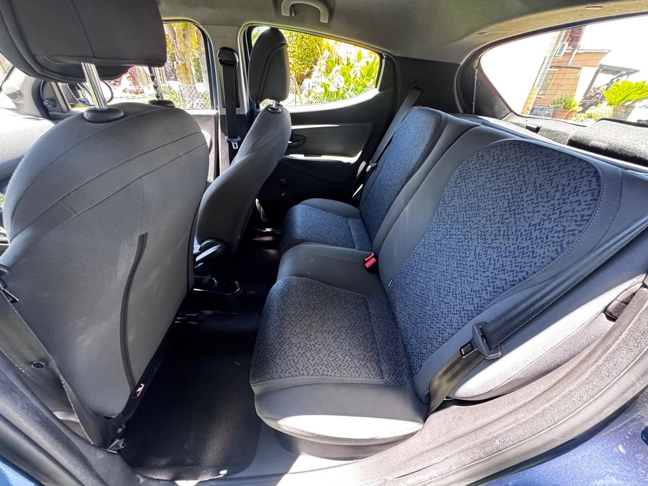 Lancia Ypsilon 1.0 FireFly 5 porte S&S Hybrid Ecochic Silver