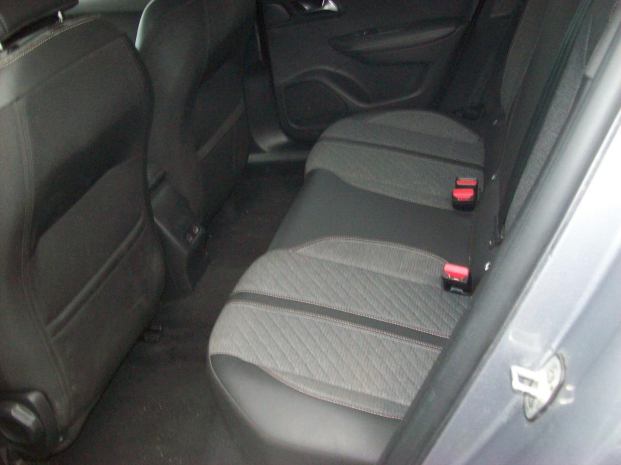 Peugeot 2008 PureTech 130 S&S EAT8 Allure