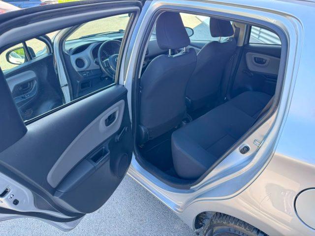TOYOTA Yaris 1.0 5 porte Active OK NEOPATENTATI
