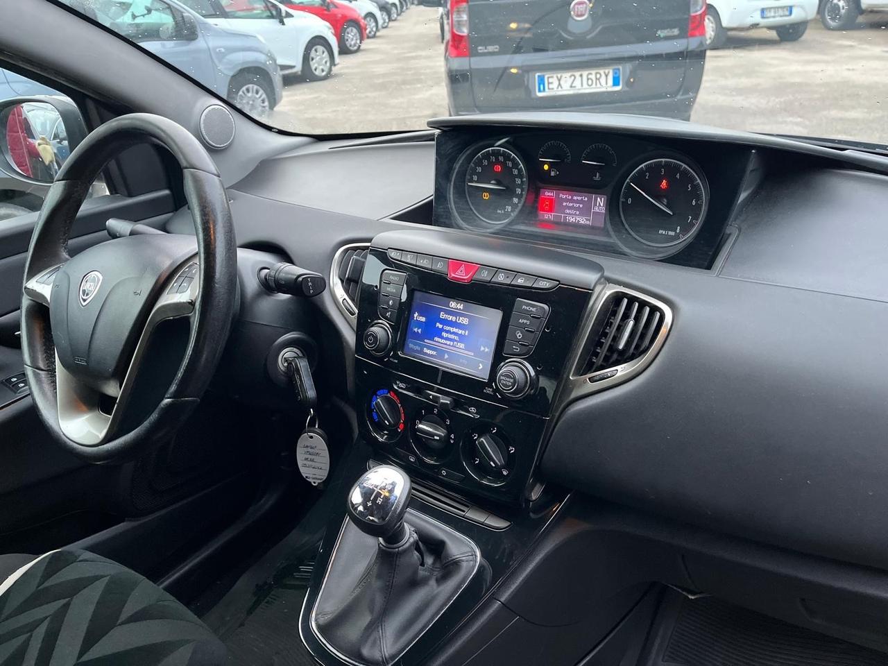 Lancia y 0.9 twinair benz.-cambio automatico-full-2016