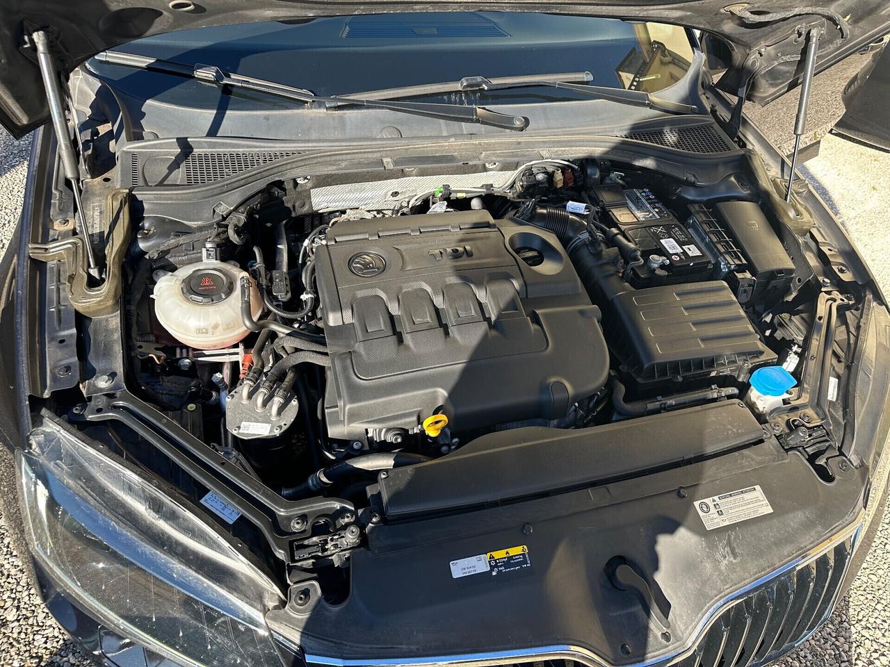 Skoda Superb 2.0 TDI 150 CV SCR DSG Wagon Executive