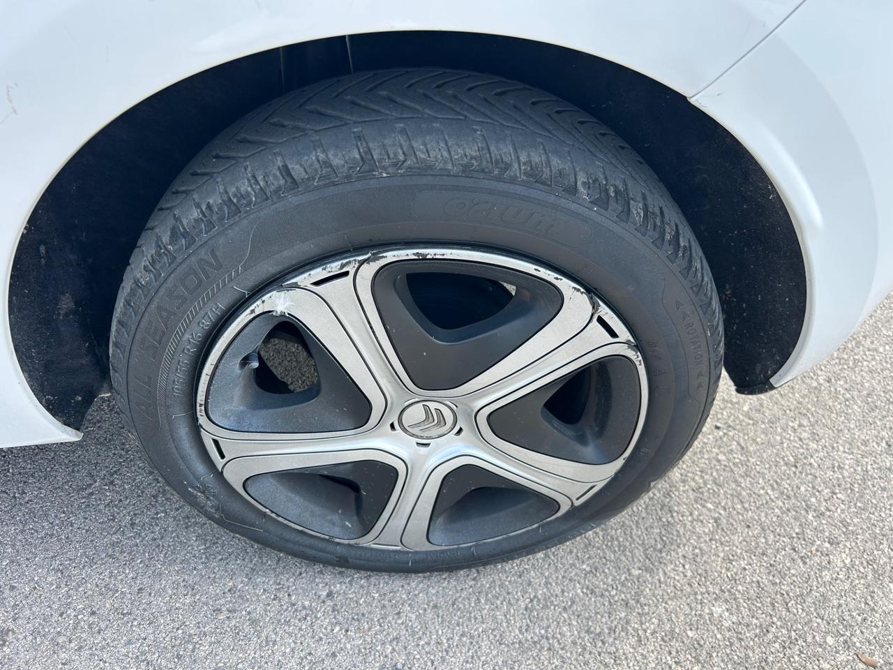 Citroen C3 BlueHDi 75 Live Edition dic/2016 full da vetrina