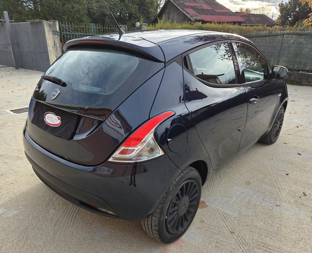 Lancia Ypsilon 1.2 69 CV 5 posti GPL Ecochic Elefantino Blu