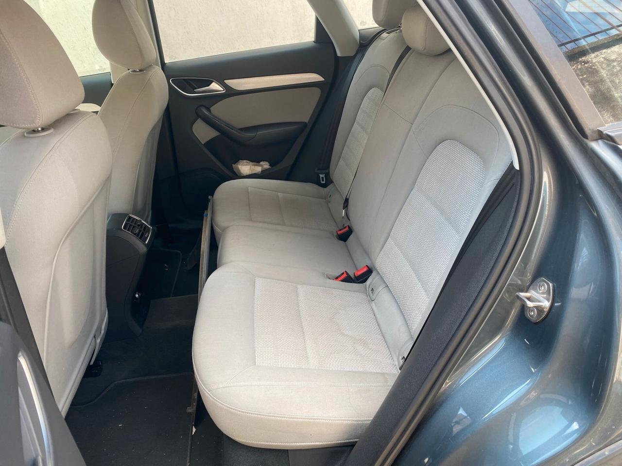 Audi Q3 2.0cc diesel (PRIVATO)-2012