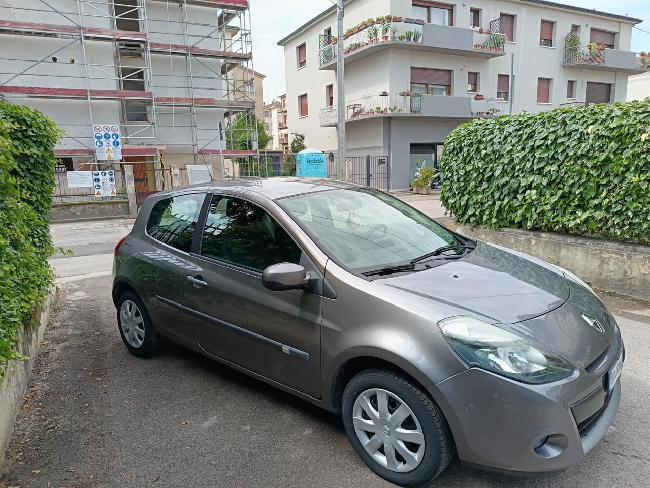 Renault Clio 1.2 16V 3 porte Luxe ok neo patente