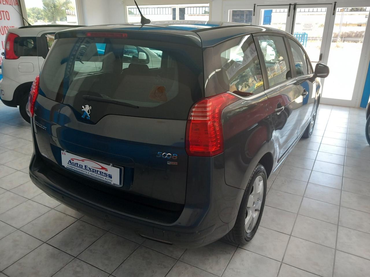 Peugeot 5008 1.6 diesel automatica 7 posti 152 mila km anno 2013