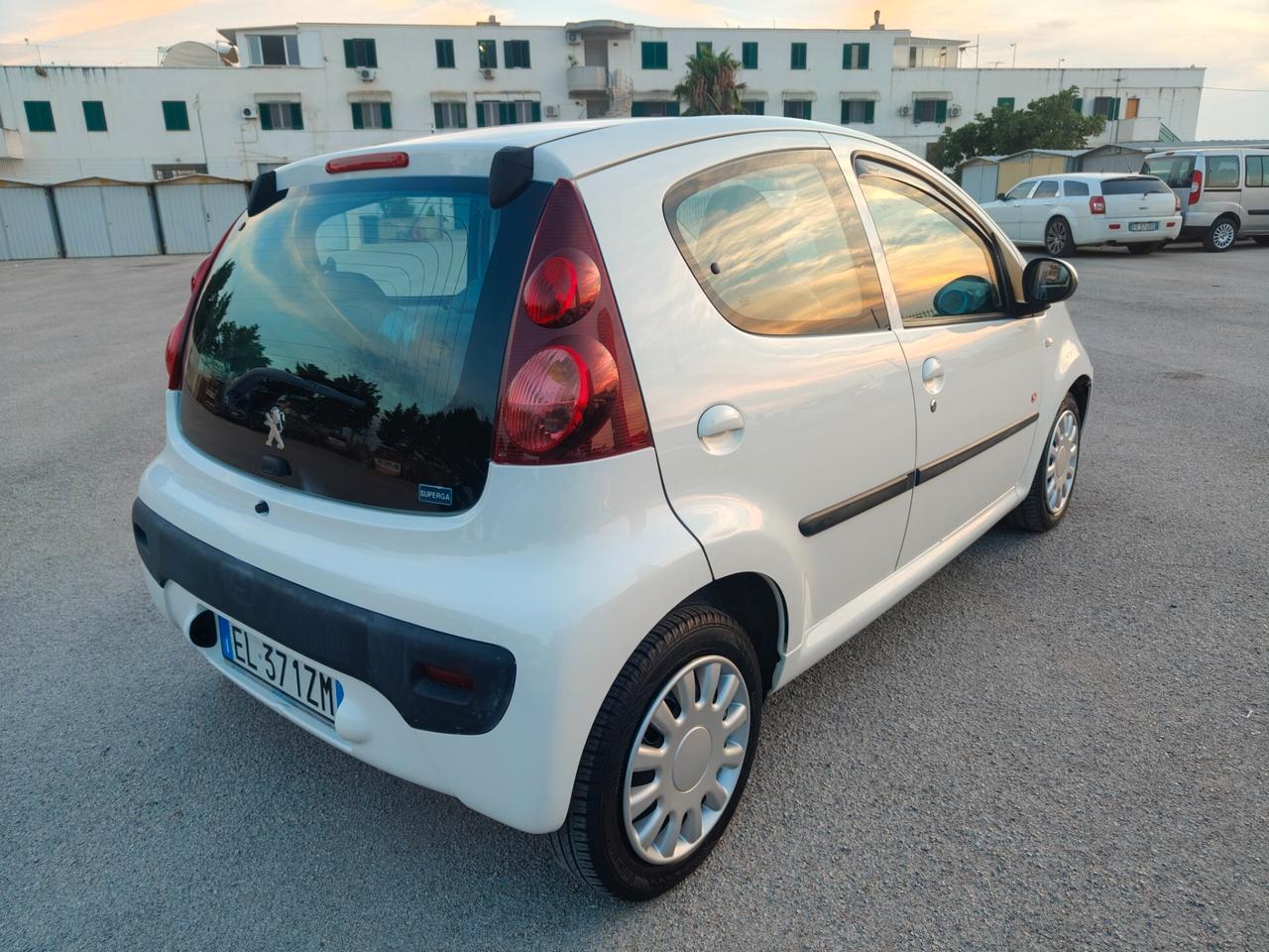 Peugeot 107 1.0 5p. Superga