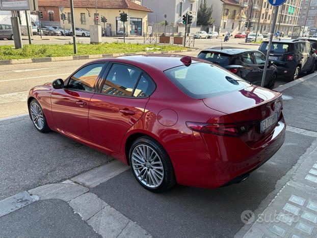 ALFA ROMEO Giulia 2.2 Turbodiesel 160 CV AT8 Bus