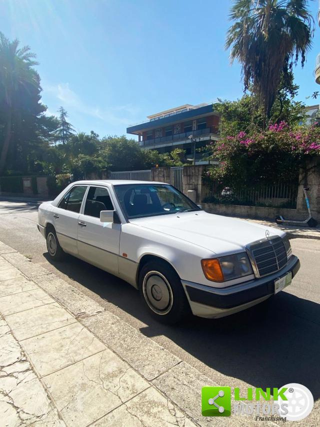 MERCEDES-BENZ 200 E 122 CV Berlina