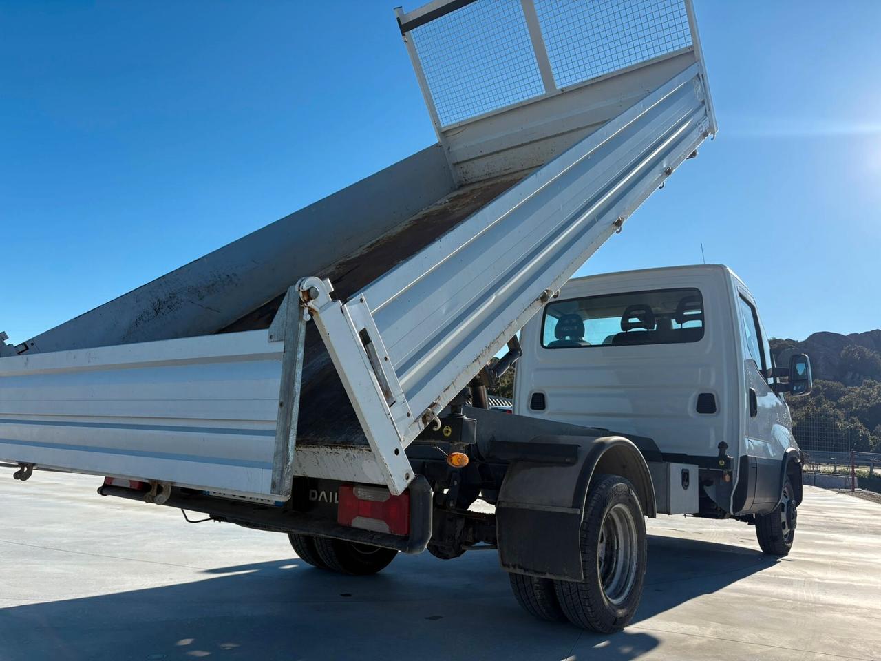 Iveco Daily RIBALTABILE TRILATERALE 35C12