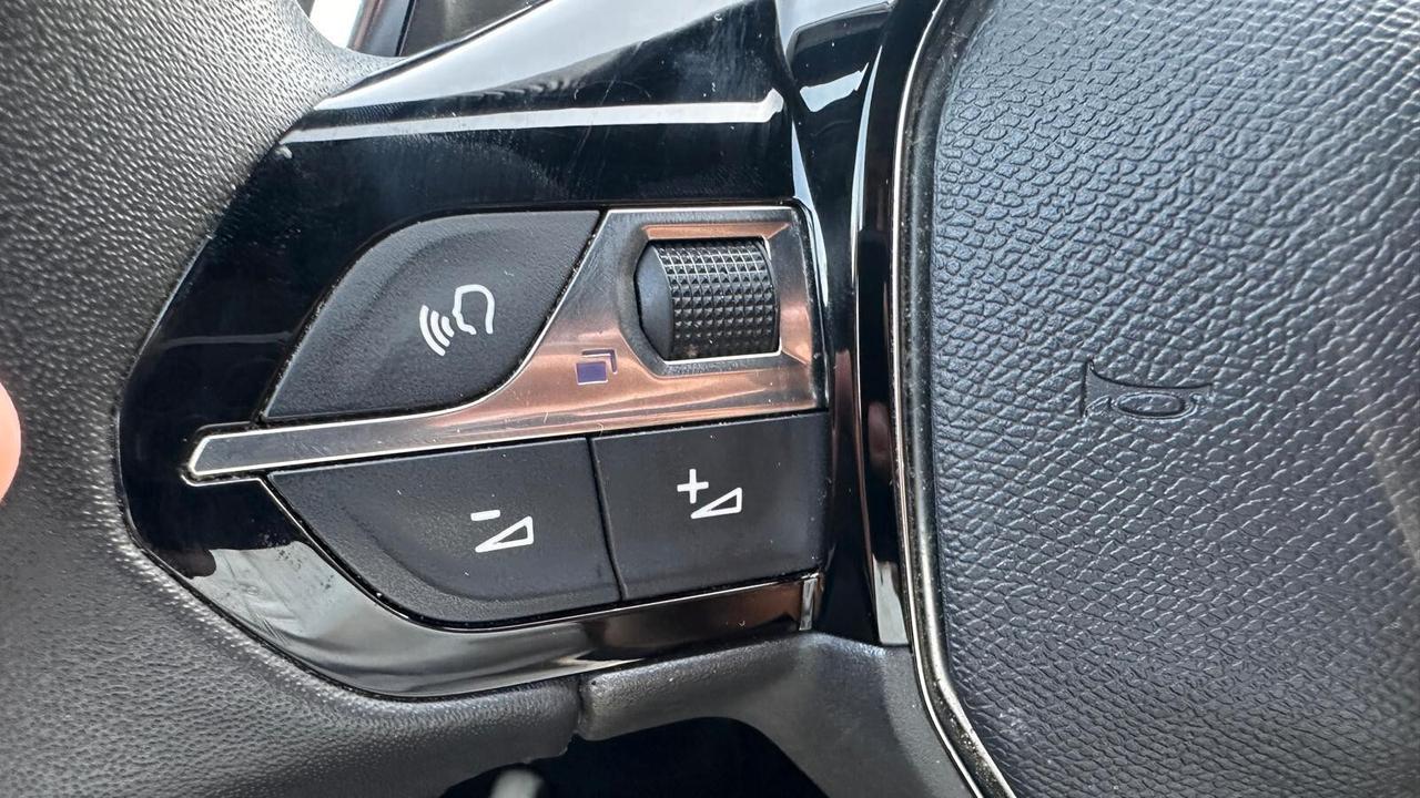 Peugeot 2008 BlueHDi 130 S&S EAT8 Allure 2023 COME NUOVA leggi testo