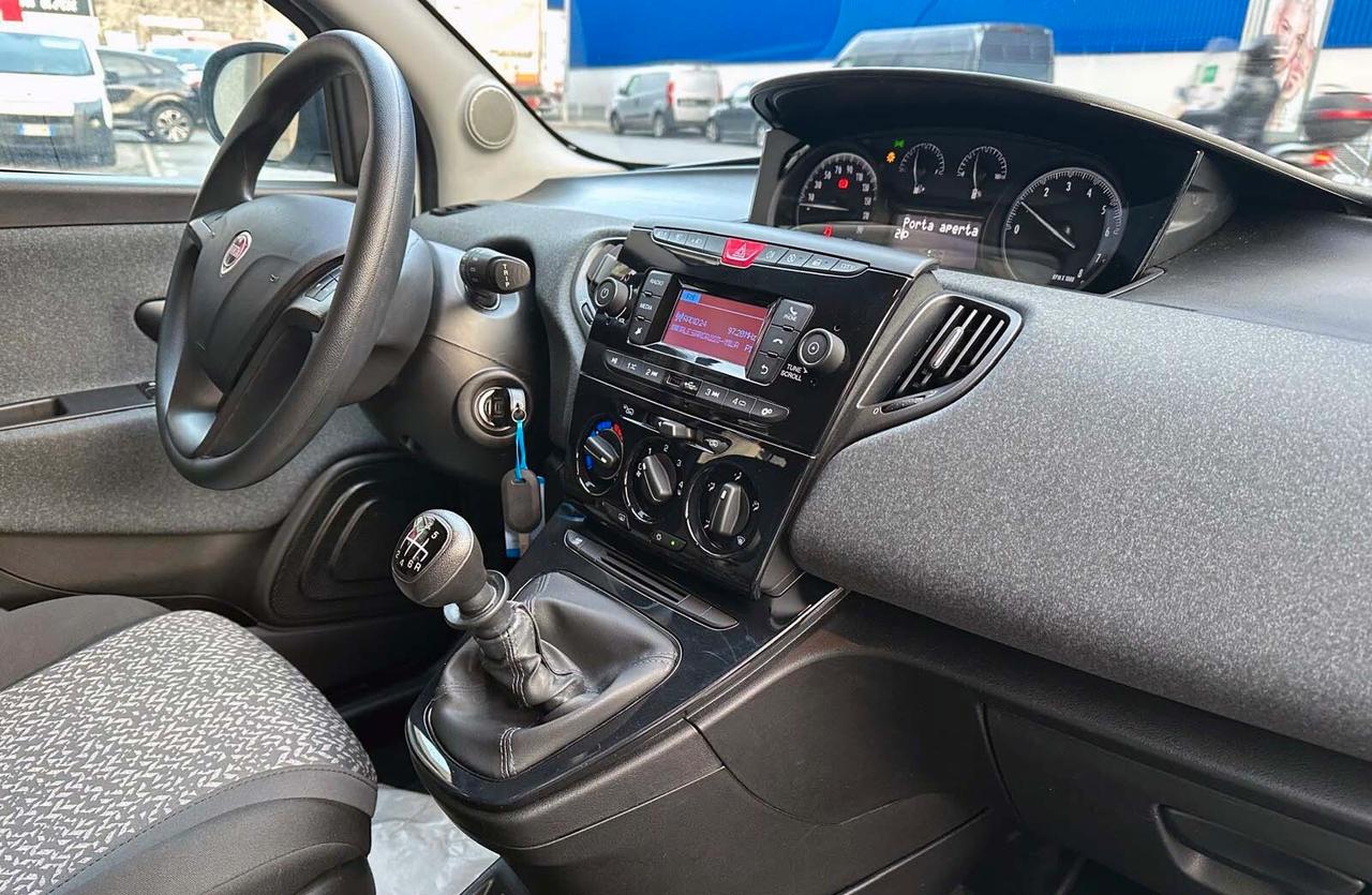 Lancia Ypsilon 1.0 FireFly S&S Hybrid Ecochic Silver Unico Proprietario Adatta Neo Patentati