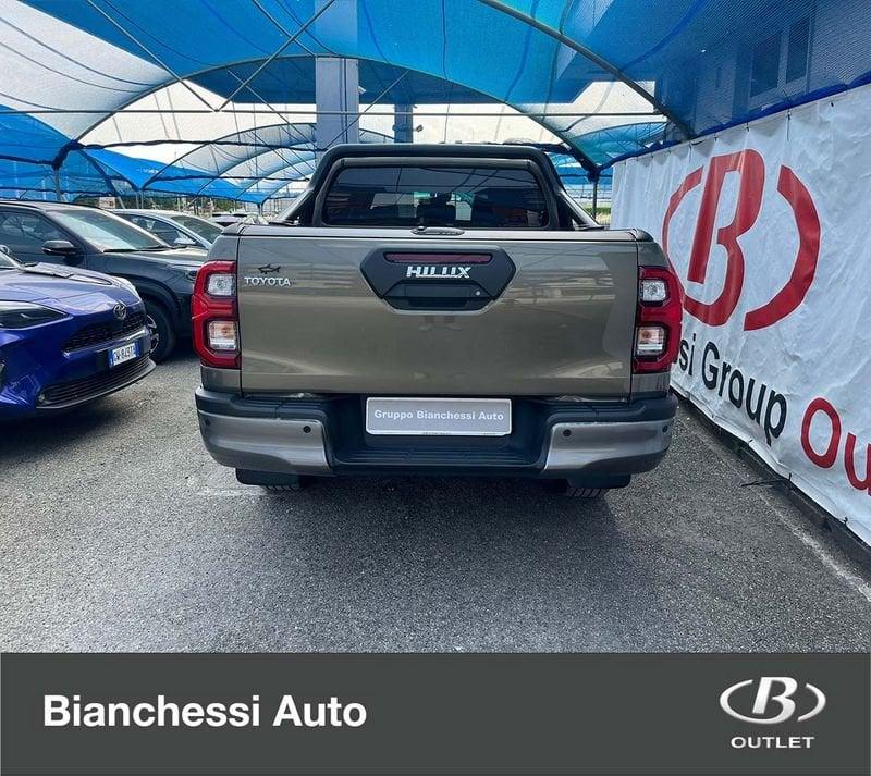 Toyota Hilux 2.8 D-4D A/T 4WD 48V 4 porte Double Cab Invincible