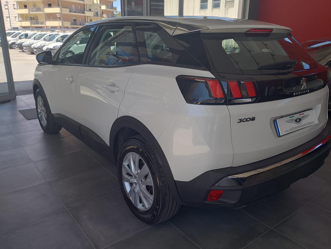 Peugeot 3008 PEUGEOT 3008 5P SUV BLUEHDI 130 EAT8 SeS BUSINESS AUTOMATICA