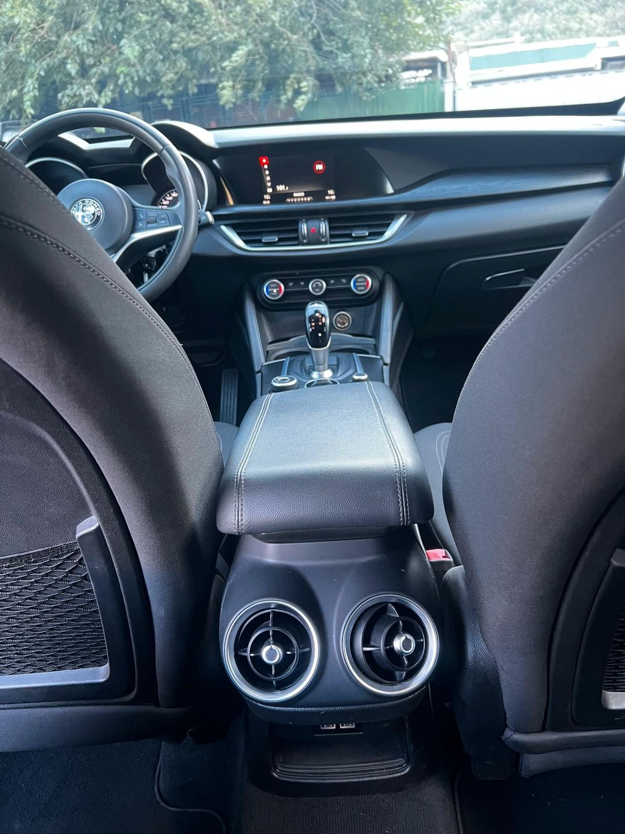 Alfa Romeo Stelvio 2.2 Turbodiesel 180 CV AT8 Q4 Business