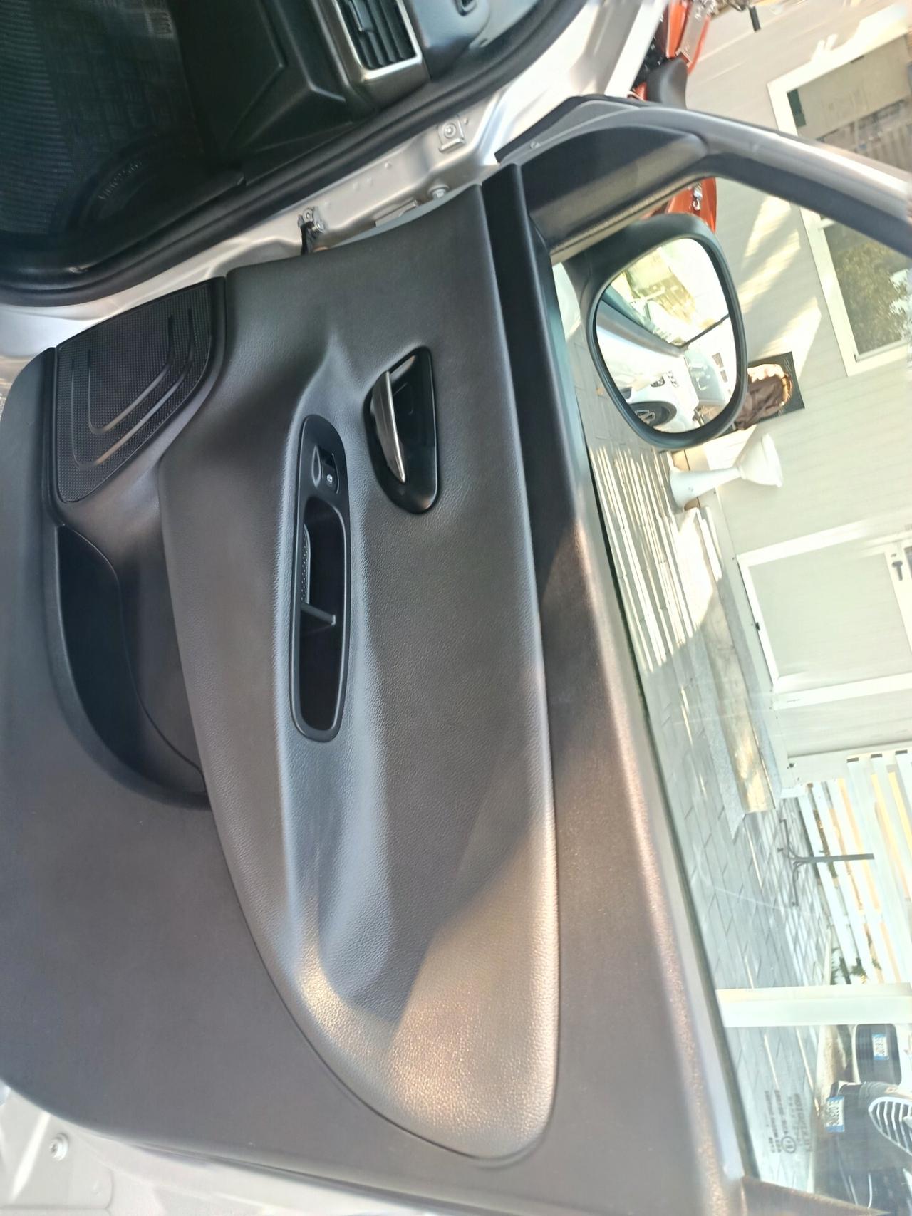 Lancia Ypsilon 1.2 69 CV 5 porte Silver