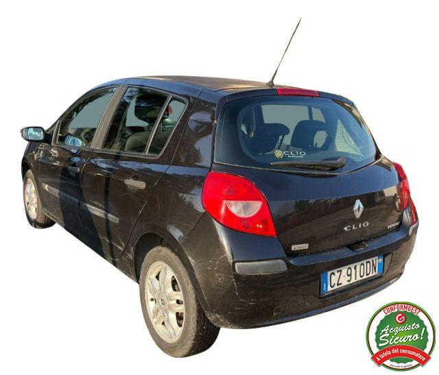RENAULT Clio 1.4 16V 5 porte Confort