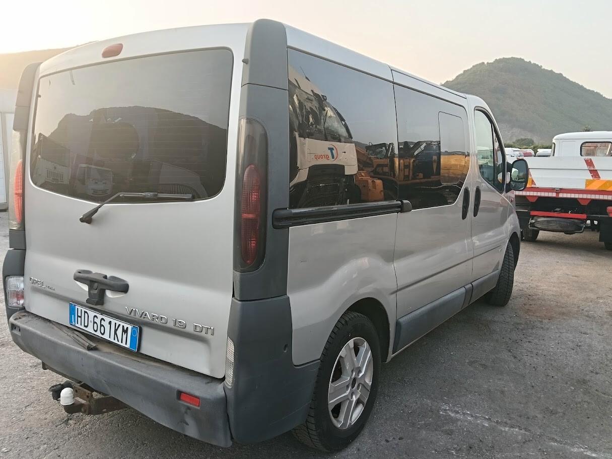 Opel Vivaro 27 1.9 DTI 8 posti + gancio traino
