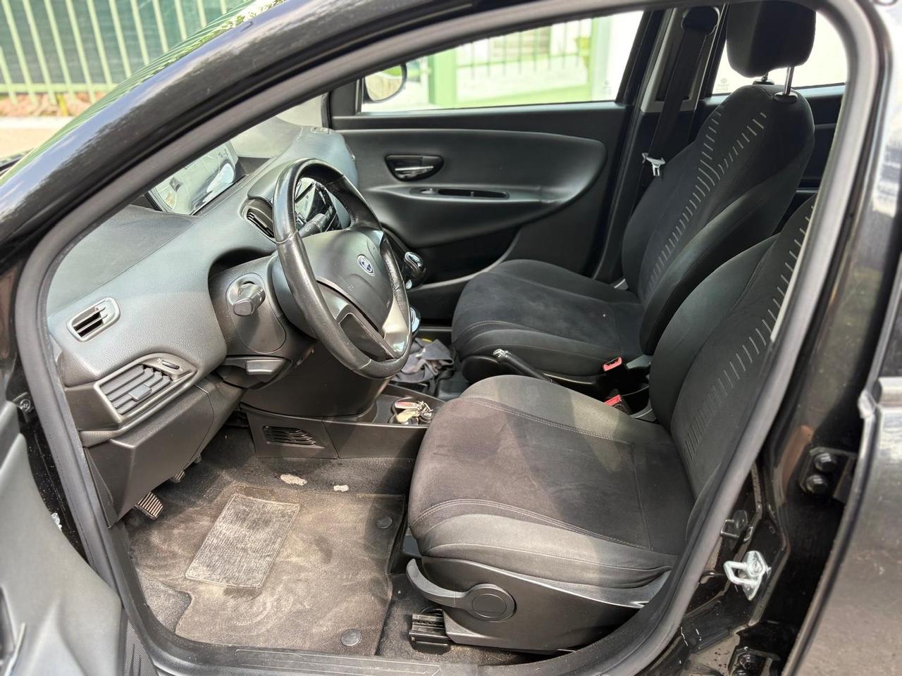Lancia Ypsilon 0.9 TwinAir 85 CV 5 porte S&S Platinum