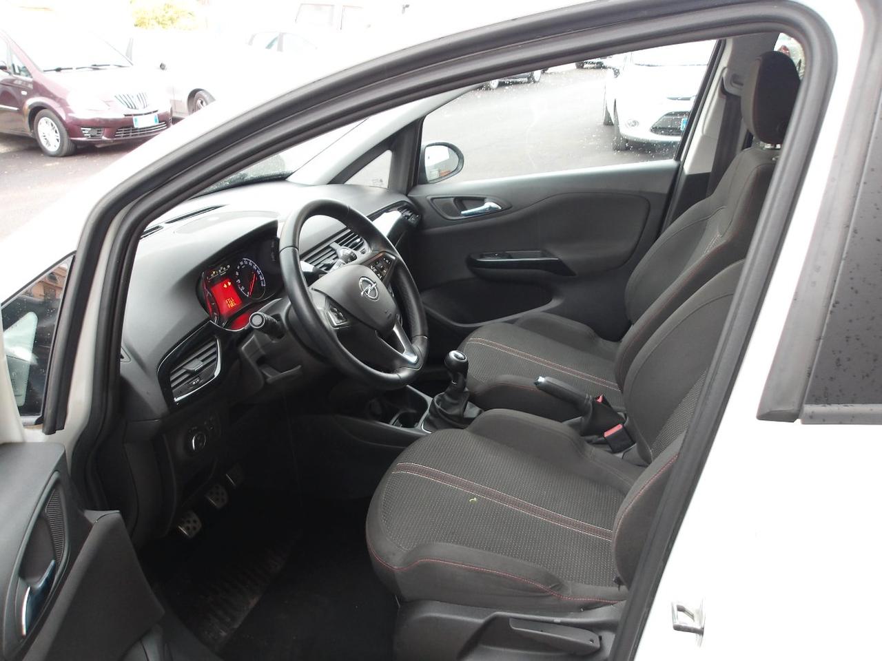 Opel Corsa 1.2 Black Edition ( AUTOCARRO)