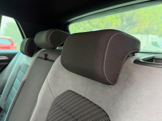 VOLKSWAGEN Golf 1.5 TSI 150CV DSG R-LINE UNIPROPRIETARIO