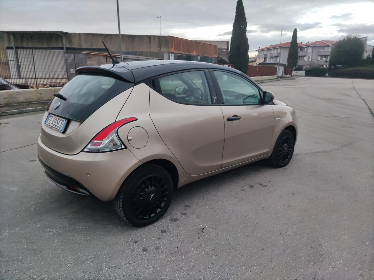 Lancia Ypsilon 1.2 69 CV 5 porte S&S Gold