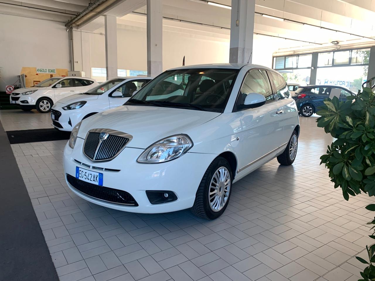 Lancia Ypsilon 1.3 MJT 75 CV