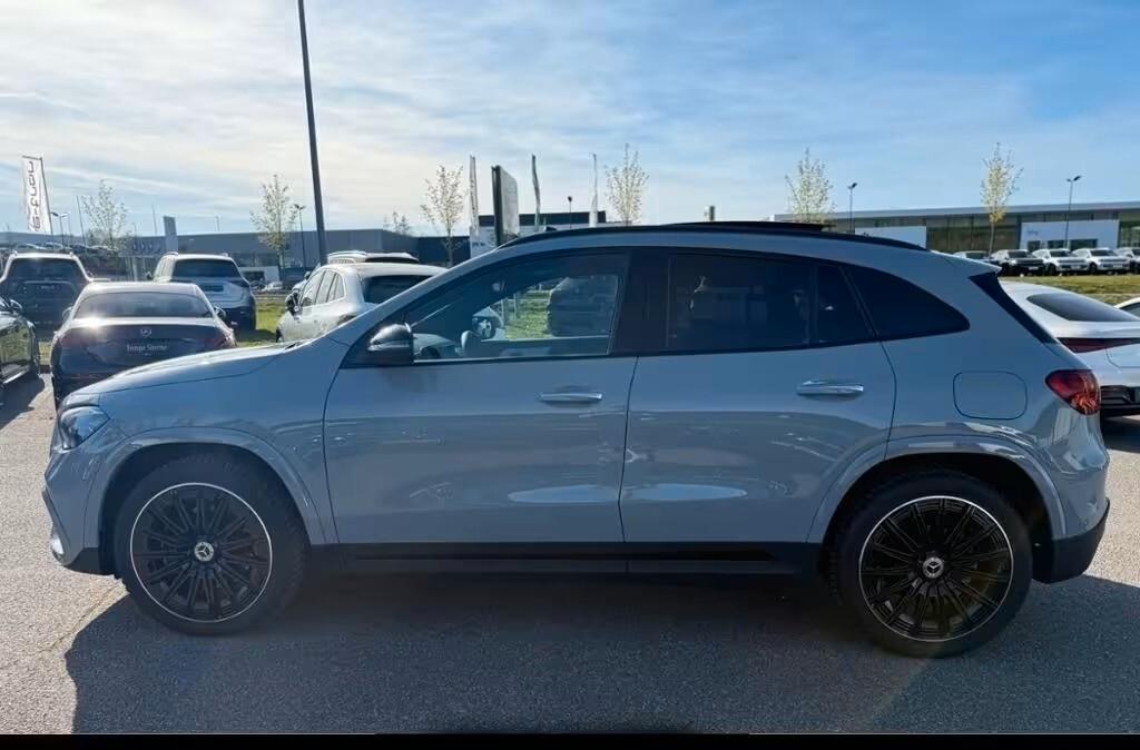 MERCEDES-BENZ GLA 200D NEW 150CV AUTOMATIC 4MATIC AMG LINE ( FARI LED - TETTO PANORAMICO APR. - AMBIENT LIGHTS - PELLE - CRUISE - NIGHT PACK - NAVI PREMIUM - PARK ASSIST - TELECAMERA 360 - CERCHI 20 ) KM 3000