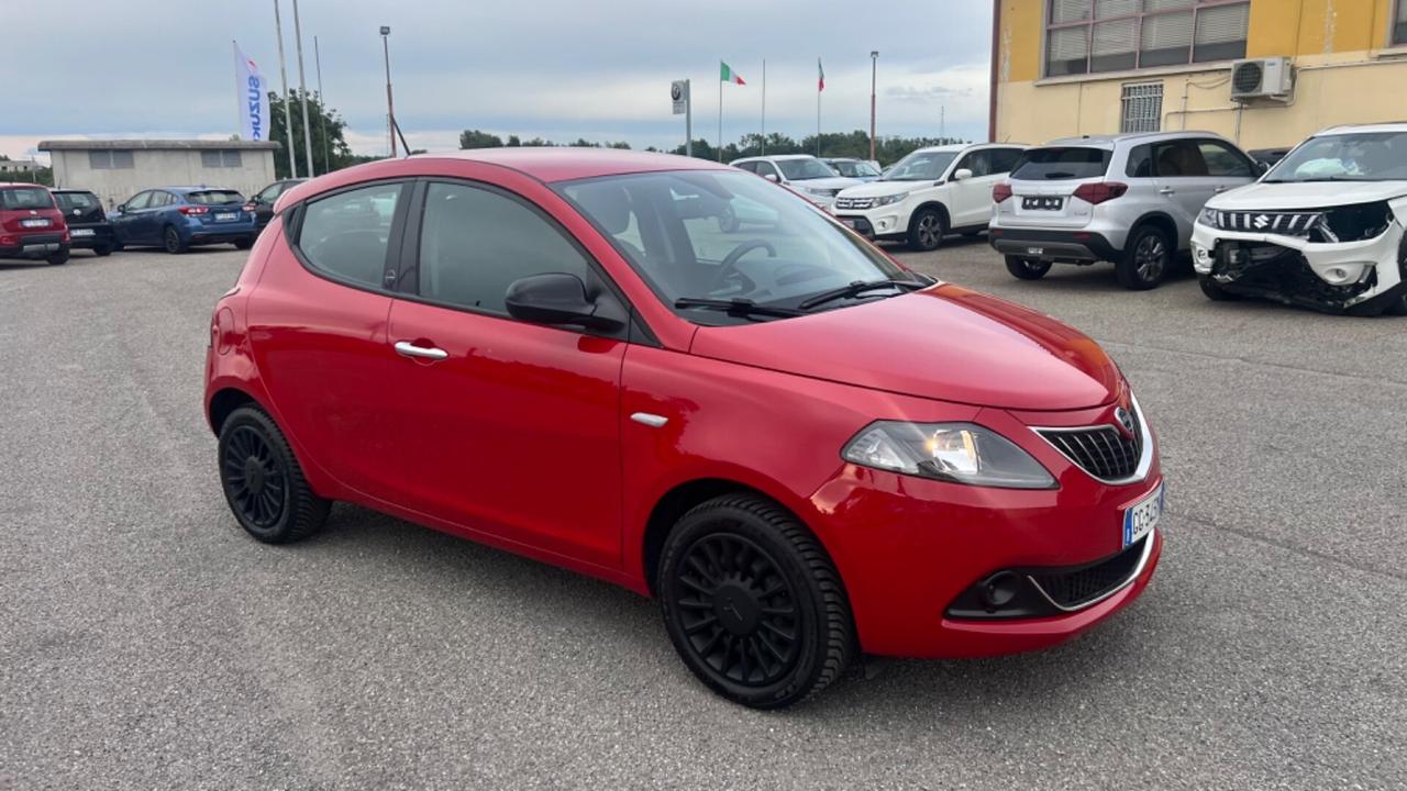 Lancia Ypsilon 1.0 FireFly 5 porte S&S Hybrid Ecochic Silver