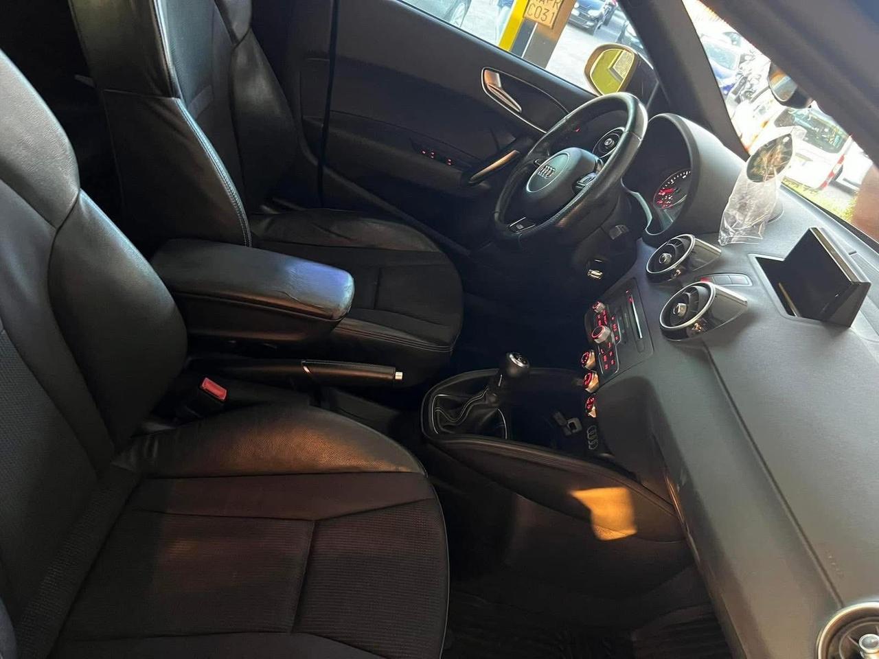 Audi A1 1.6 TDI 105 CV tetto apribile misto pelle full