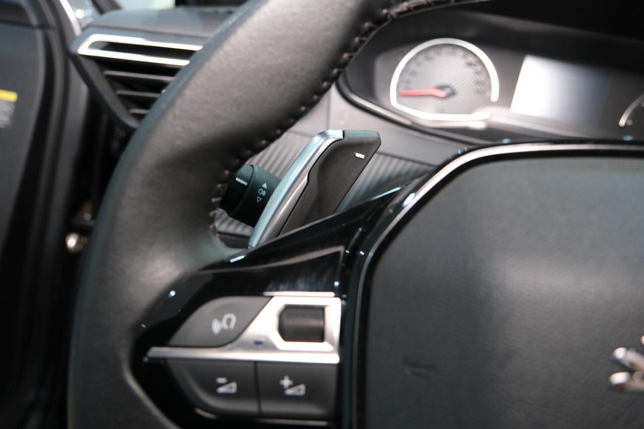 *PEUGEOT 2008 1200T 130cv EAT8 ALLURE* - Automatica