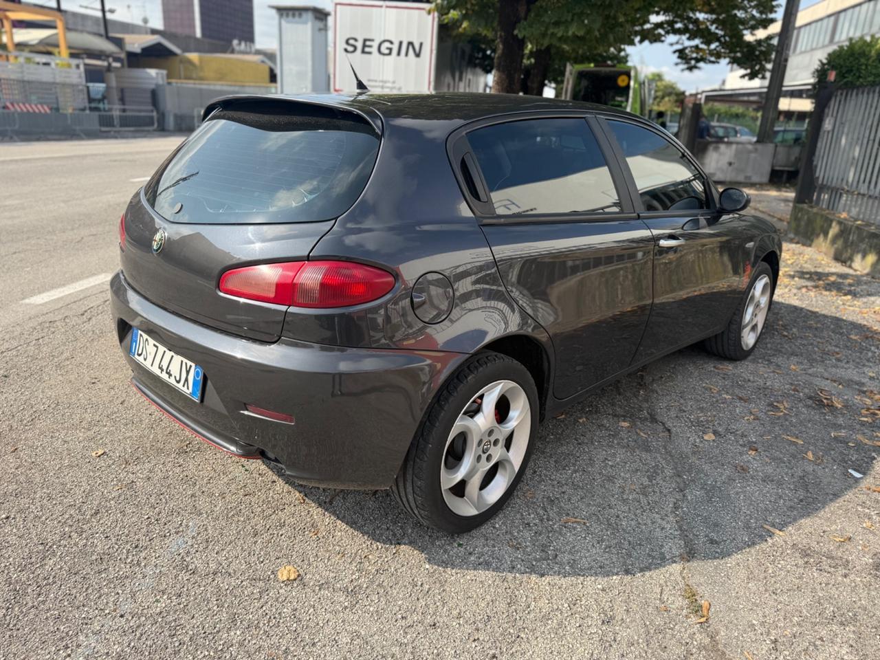 Alfa Romeo 147 1.9 JTD (120) 5 porte Distinctive