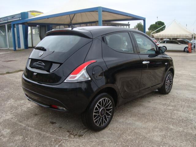 Lancia Ypsilon 1.0 FireFly 5 porte S&S Hybrid Platino