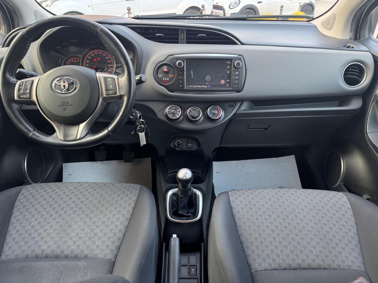 Toyota Yaris 1.0 5 porte Lounge neo patentati