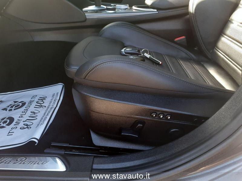Alfa Romeo Giulia Giulia 2.2 Turbodiesel 210 CV AT8 AWD Q4 Veloce