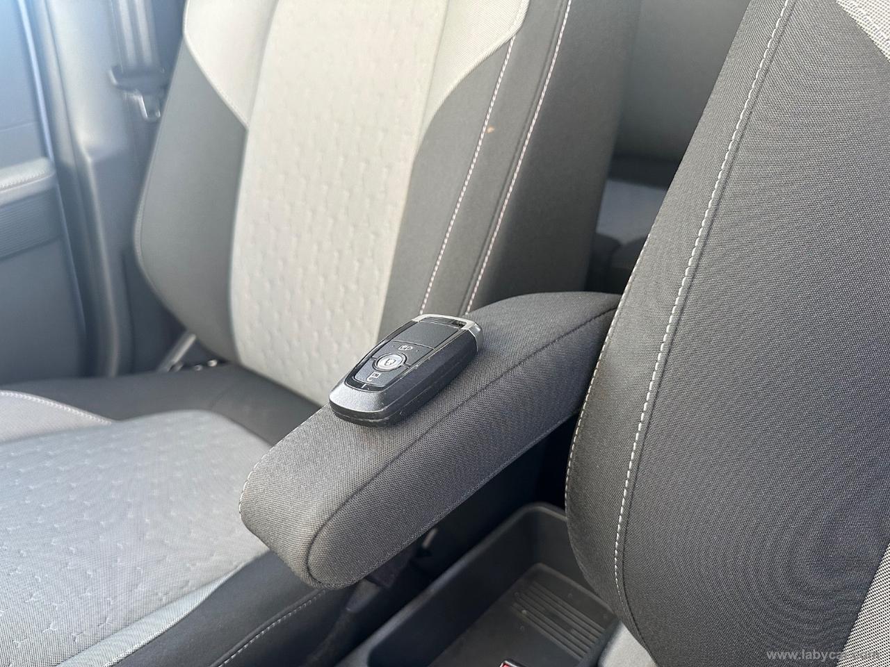 FORD Tourneo Courier 1.0 EcoBoost Titanium