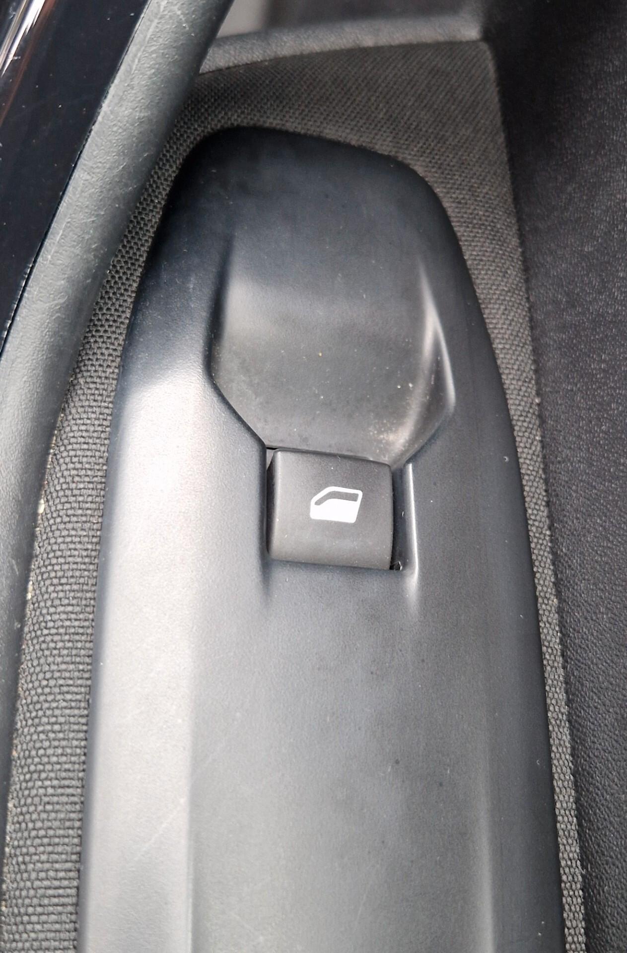 Peugeot 208 BlueHDi 100 5 porte Allure