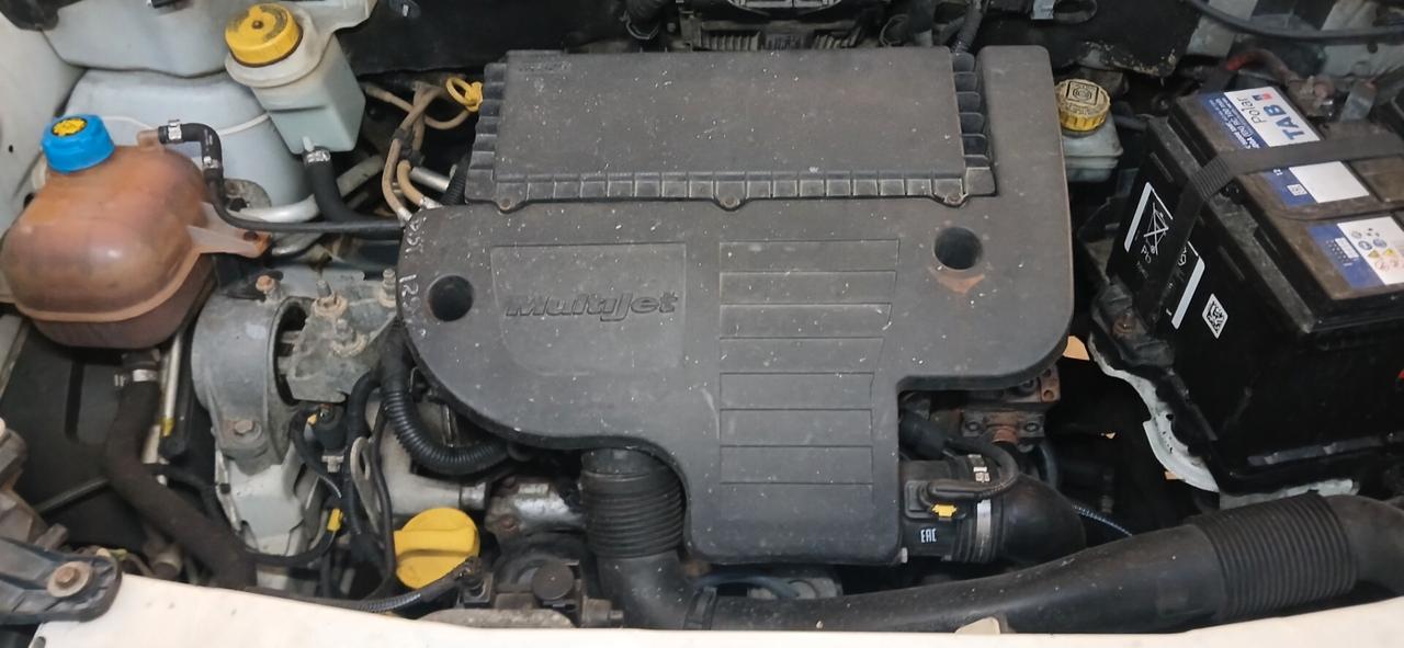 Fiat Doblo 5 posti autocarro