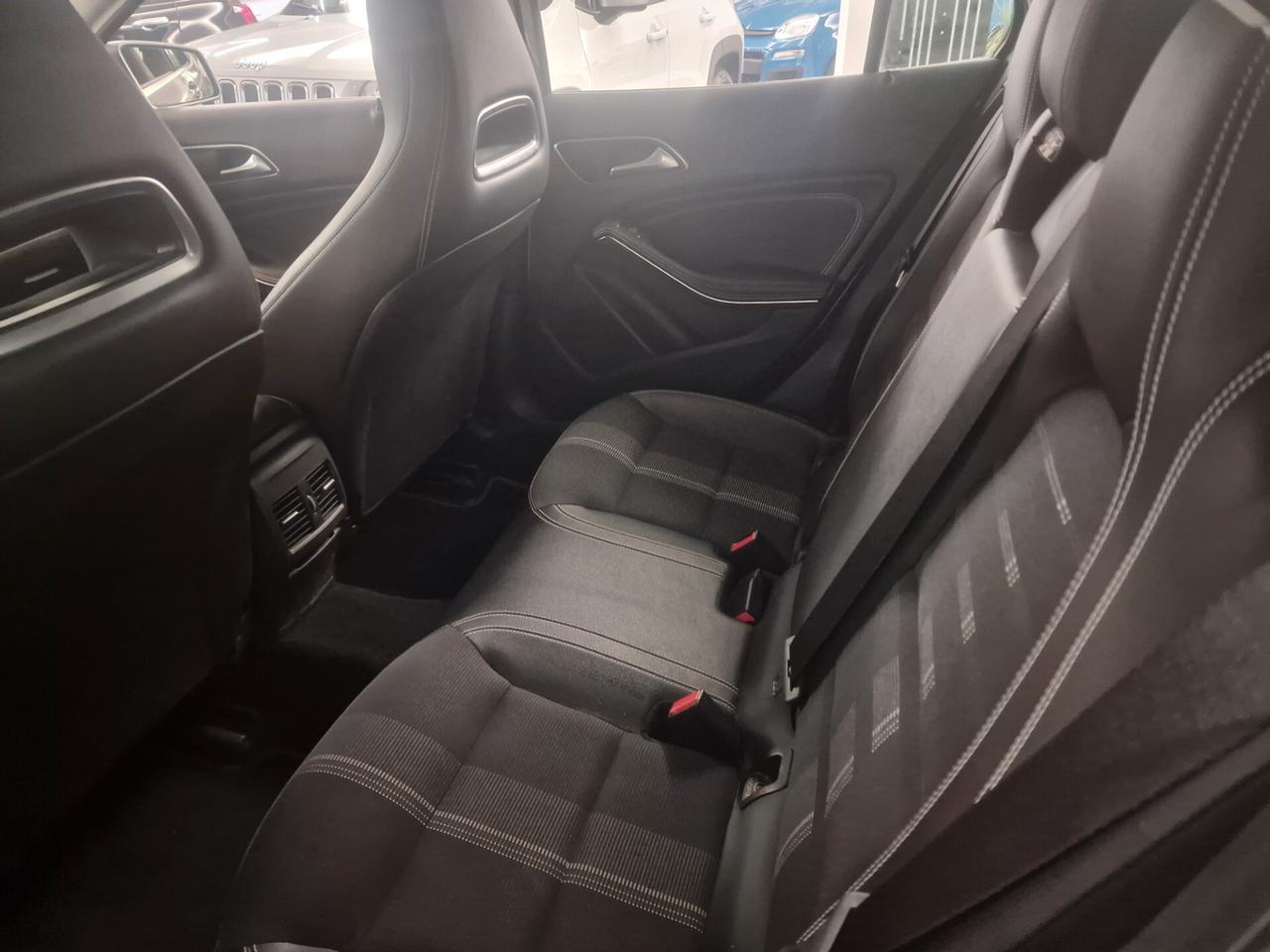 Mercedes-benz GLA 180 d Premium
