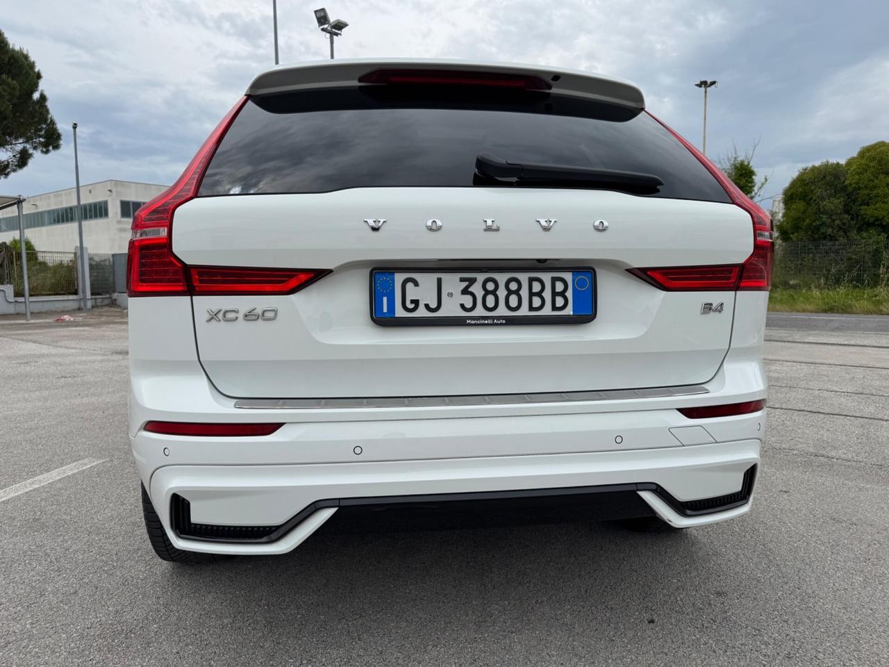 Volvo XC 60 B4 R-Design Plus Dark