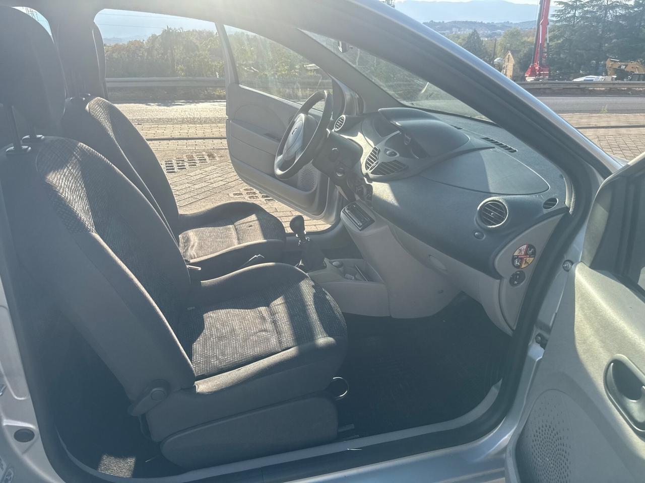 Renault Twingo 1.2 16V Initiale