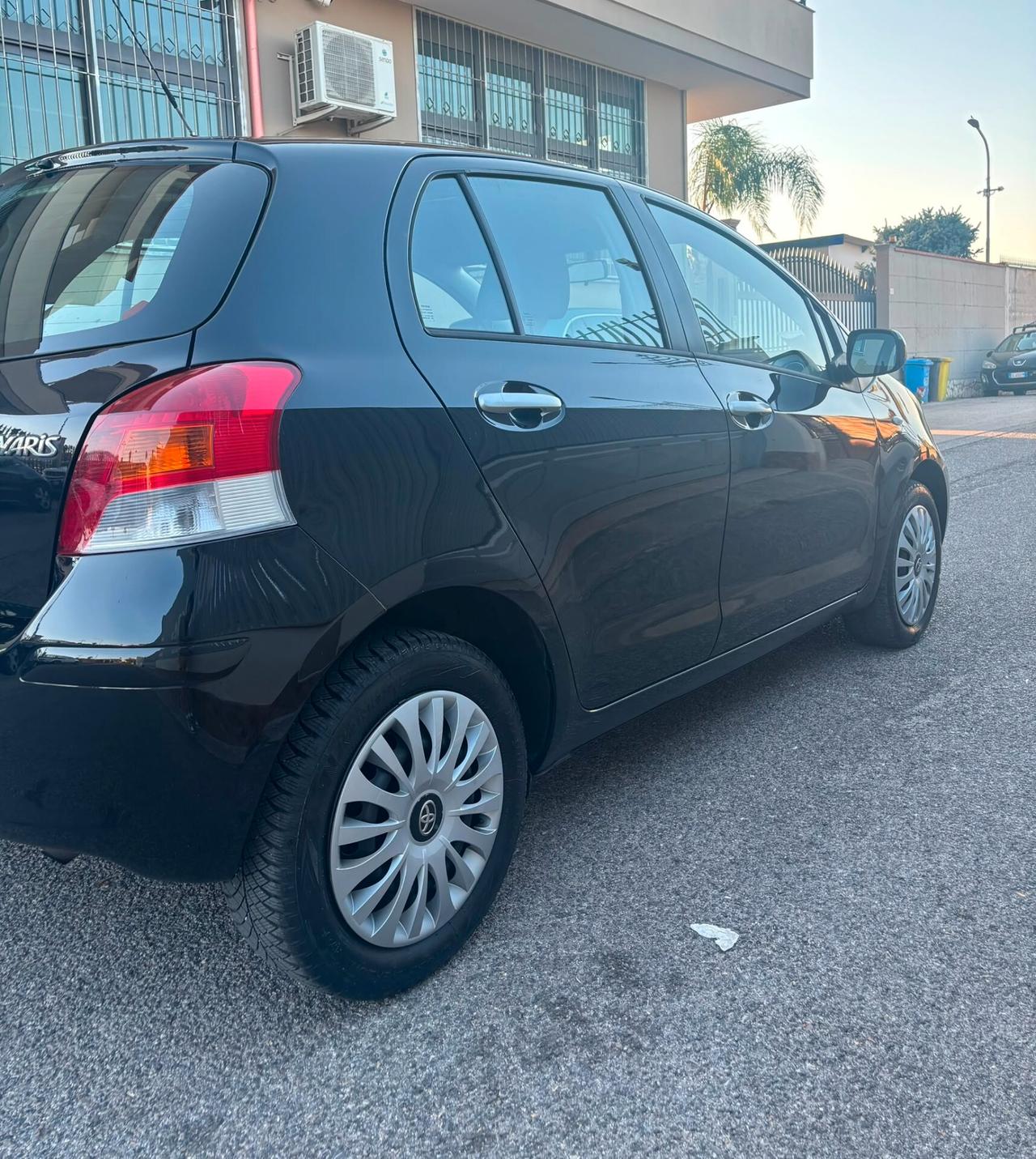Toyota Yaris 1.0 5 porte Sol ANNO 2010