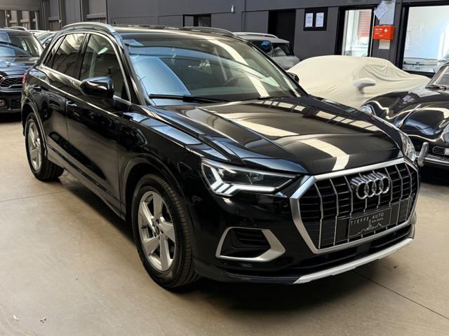 AUDI Q3 35 TDI S tronic Identity Black