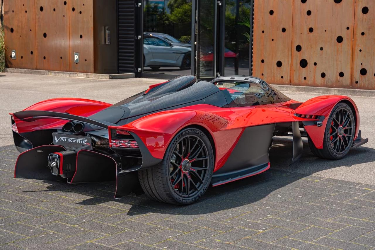 Aston Martin Valkyrie SPIDER *Q-COMMISSION*PIANO DA COLLEZIONE*
