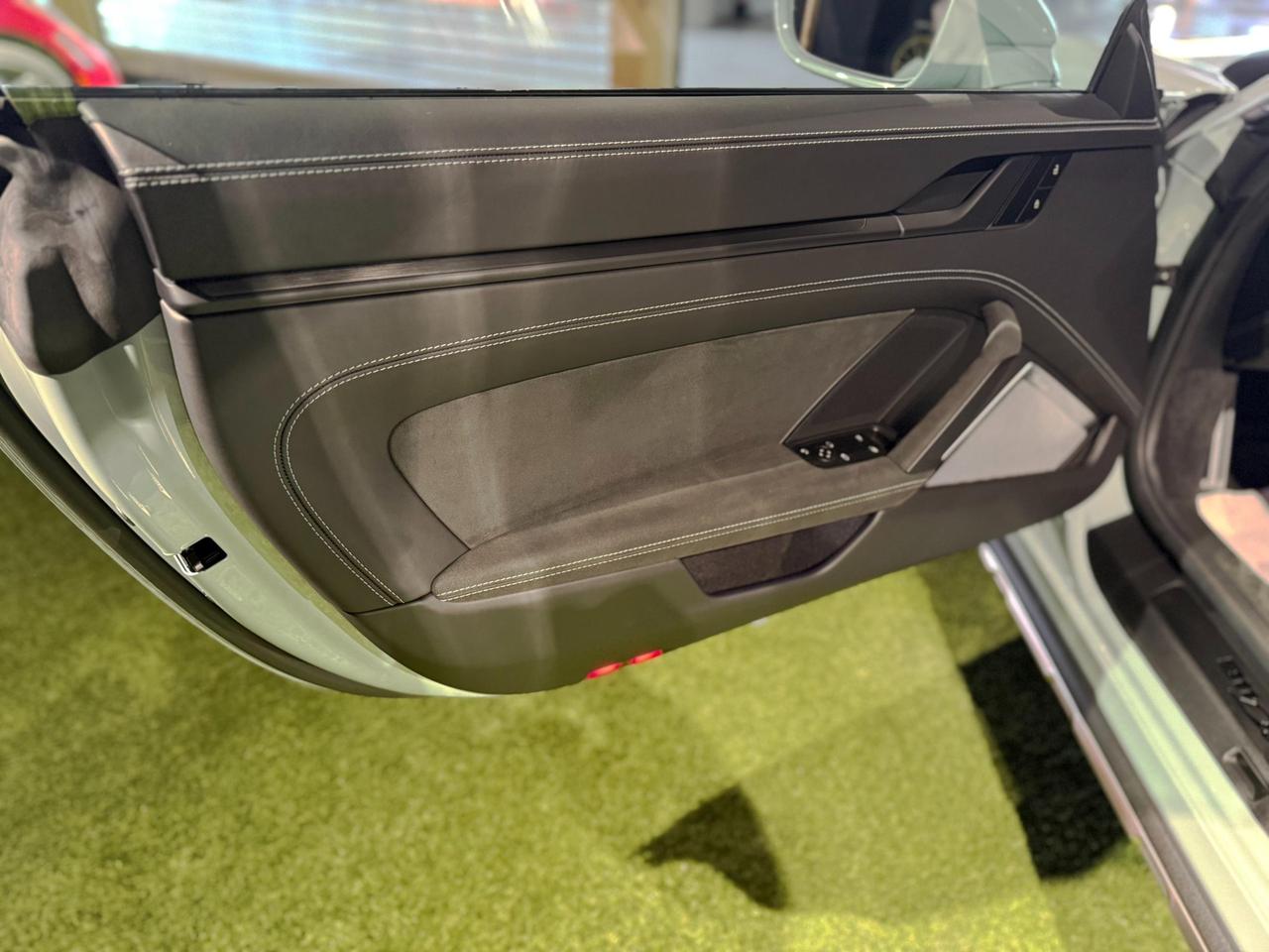 Porsche 911 Coupe 3.0 Dakar auto