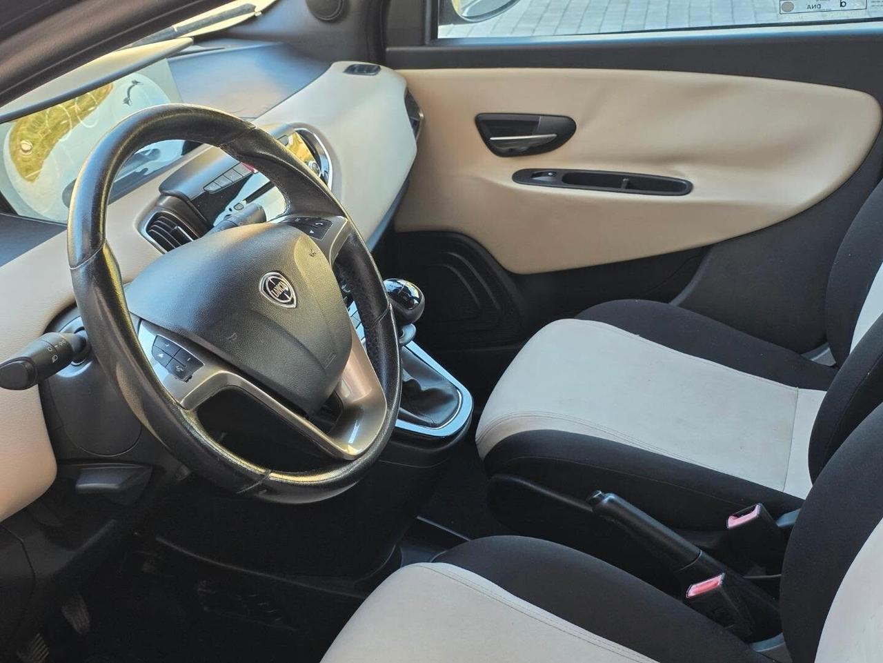 Lancia Ypsilon 1.2 69 CV 5 porte Gold