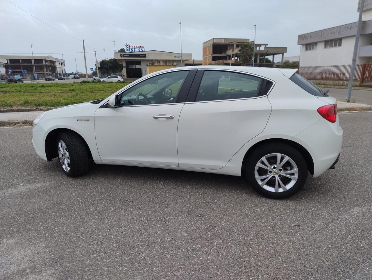 Alfa Romeo Giulietta 1.6 JTDm-2 105 CV Distinctive